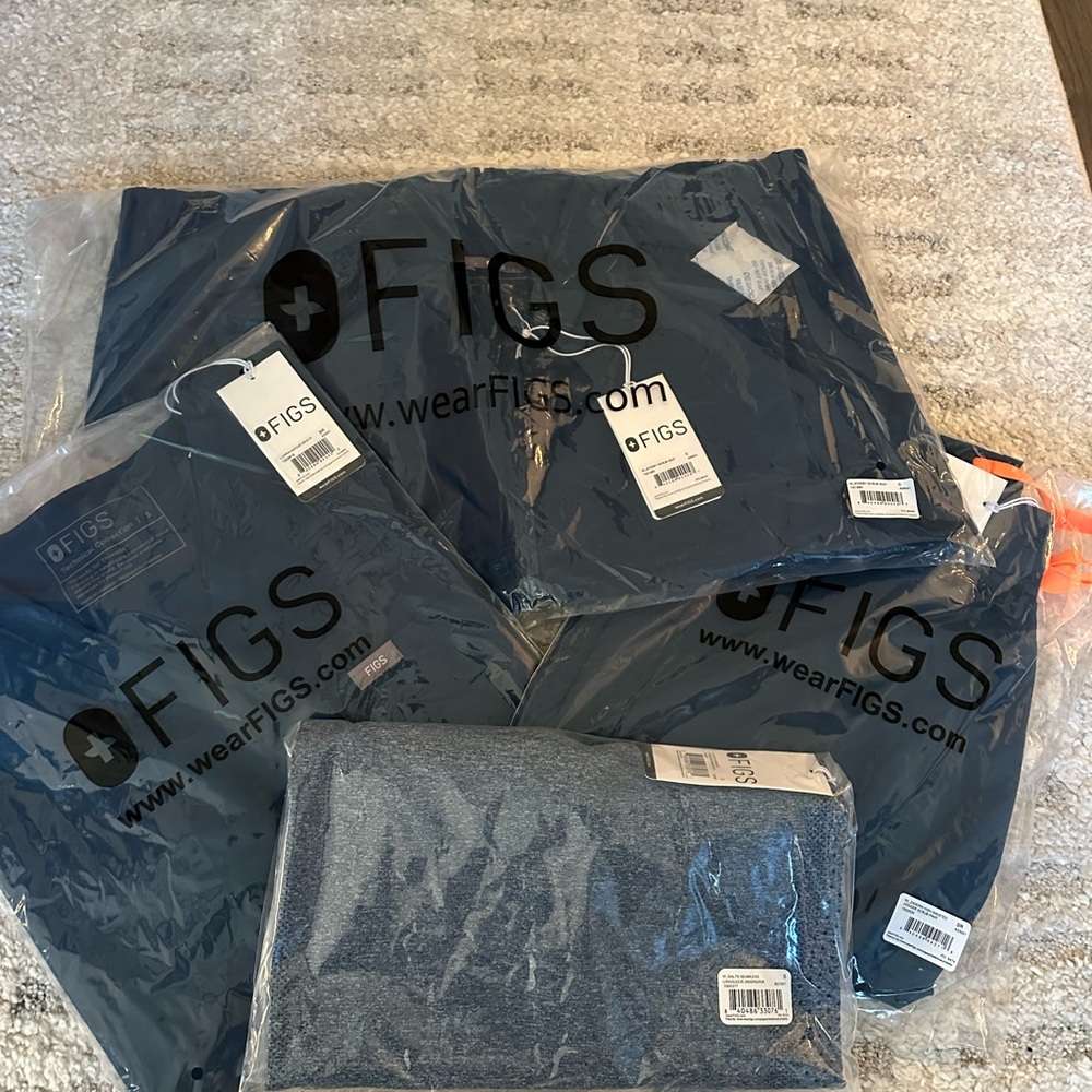 BNWT FIGS Deep Reef Scrub Ensemble S